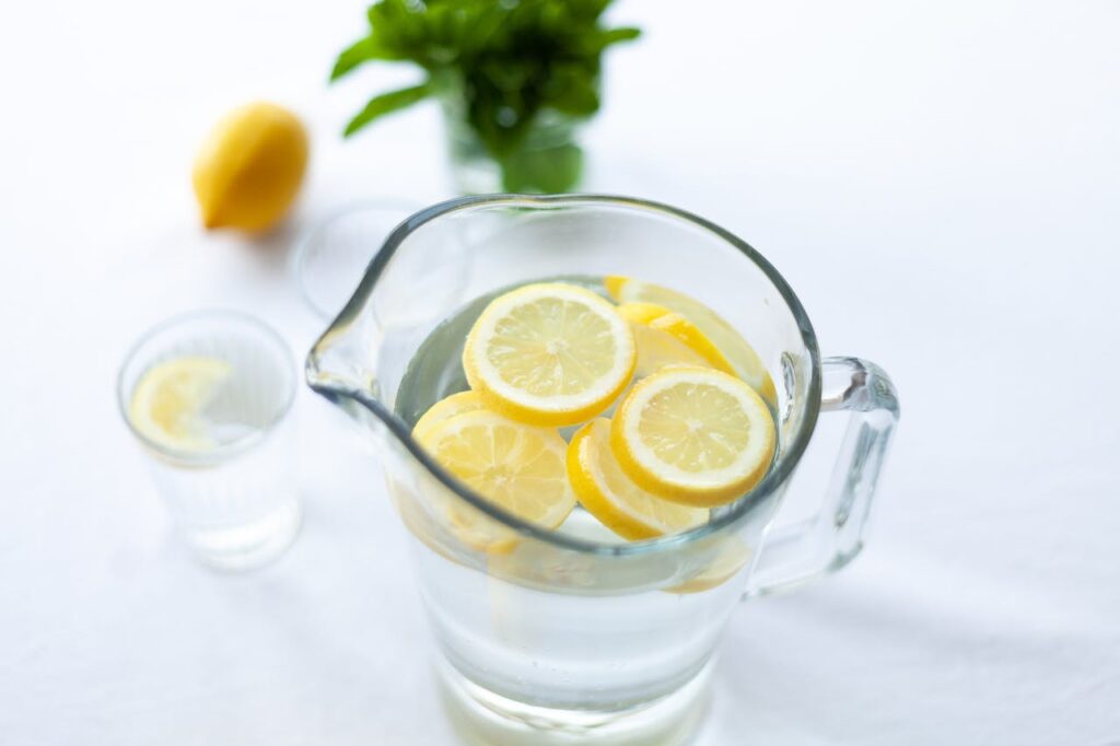 manfaat lemon infused water