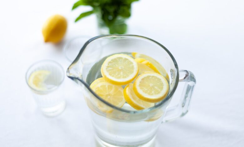 manfaat lemon infused water