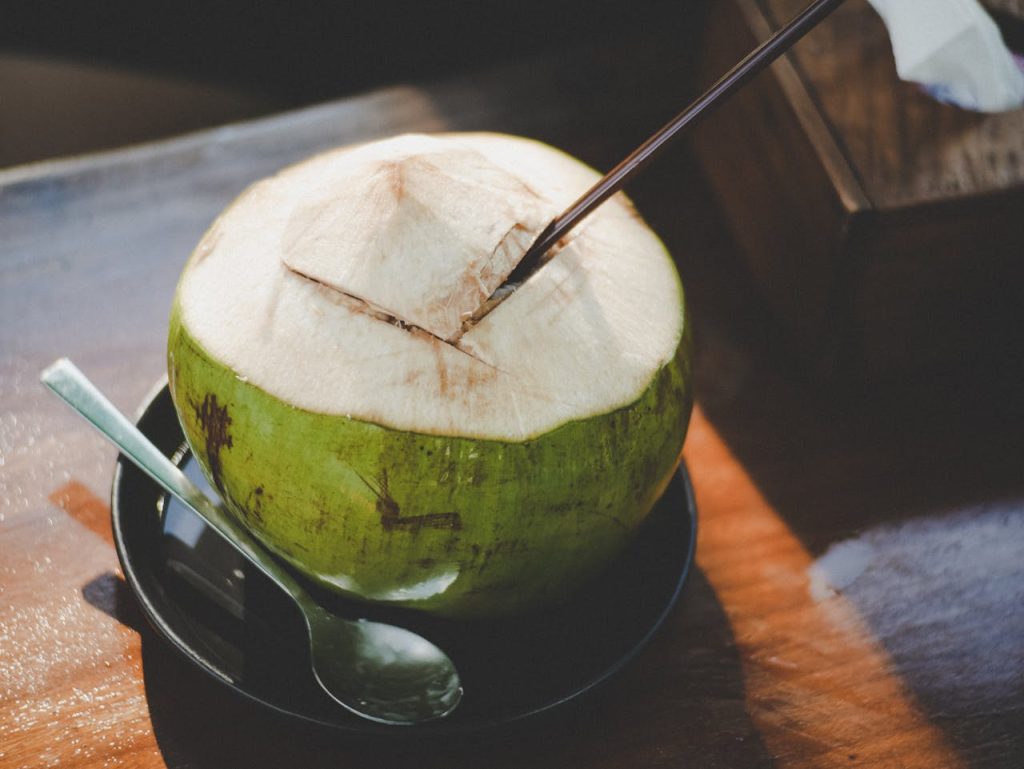 Efek Samping Minum Air Kelapa Muda Setiap Hari